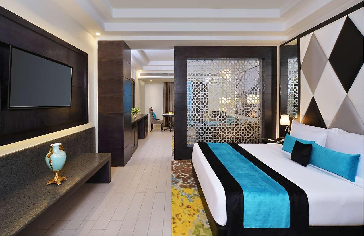 Radisson Chandigarh Zirakpur Esterno foto Suite
