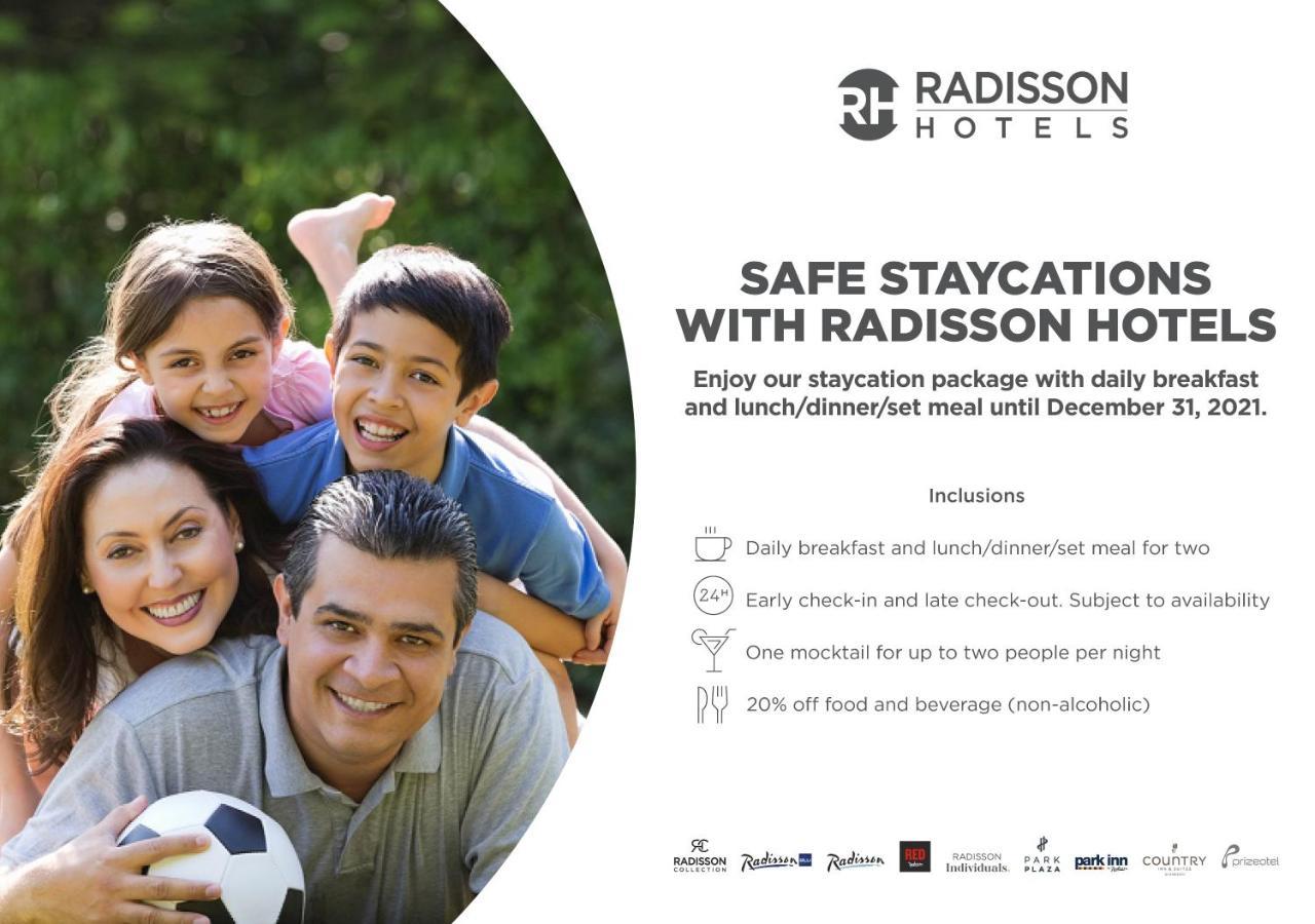 Radisson Chandigarh Zirakpur Esterno foto A Radisson Hotels advertisement