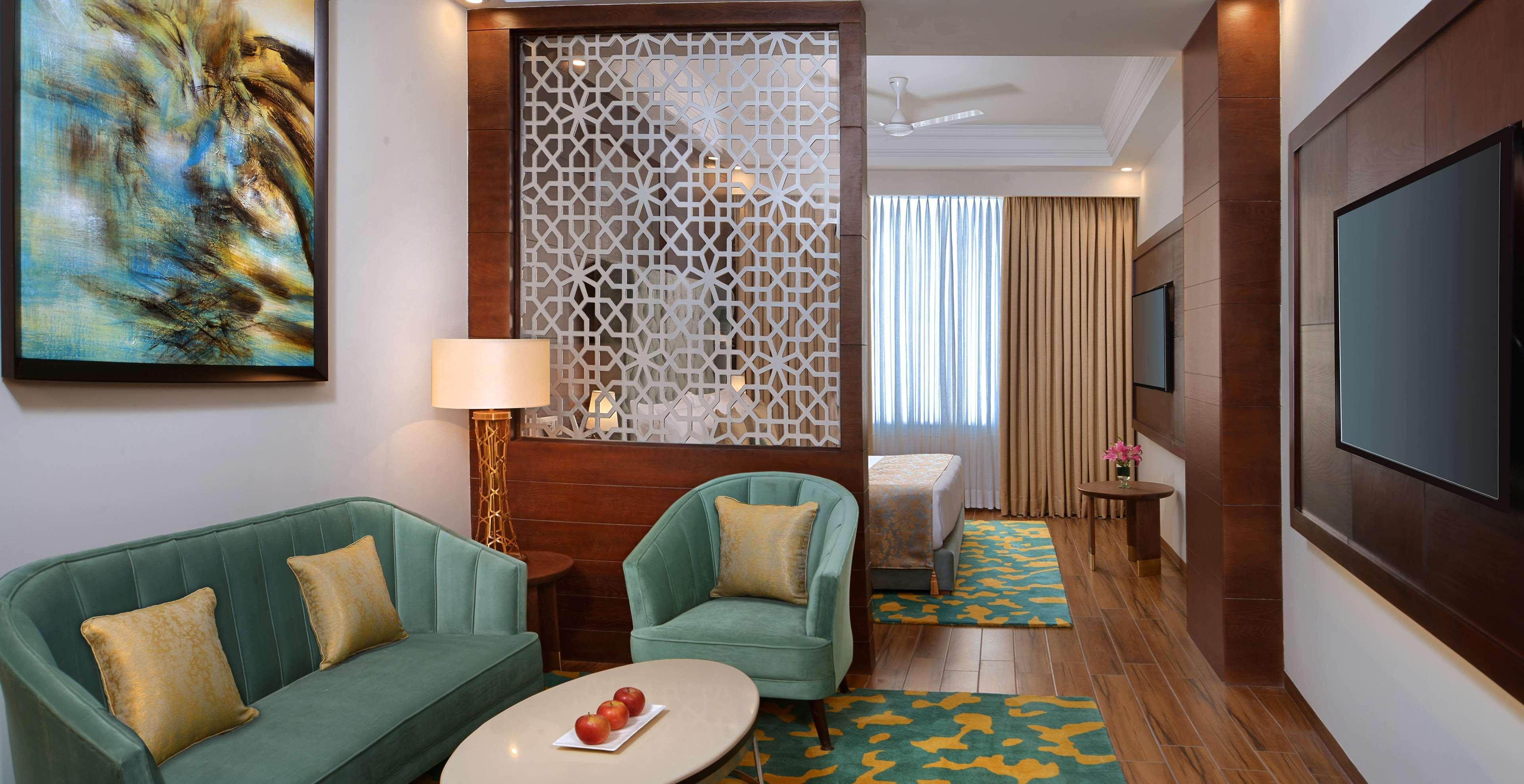 Radisson Chandigarh Zirakpur Esterno foto Suite at the Taj Bengal