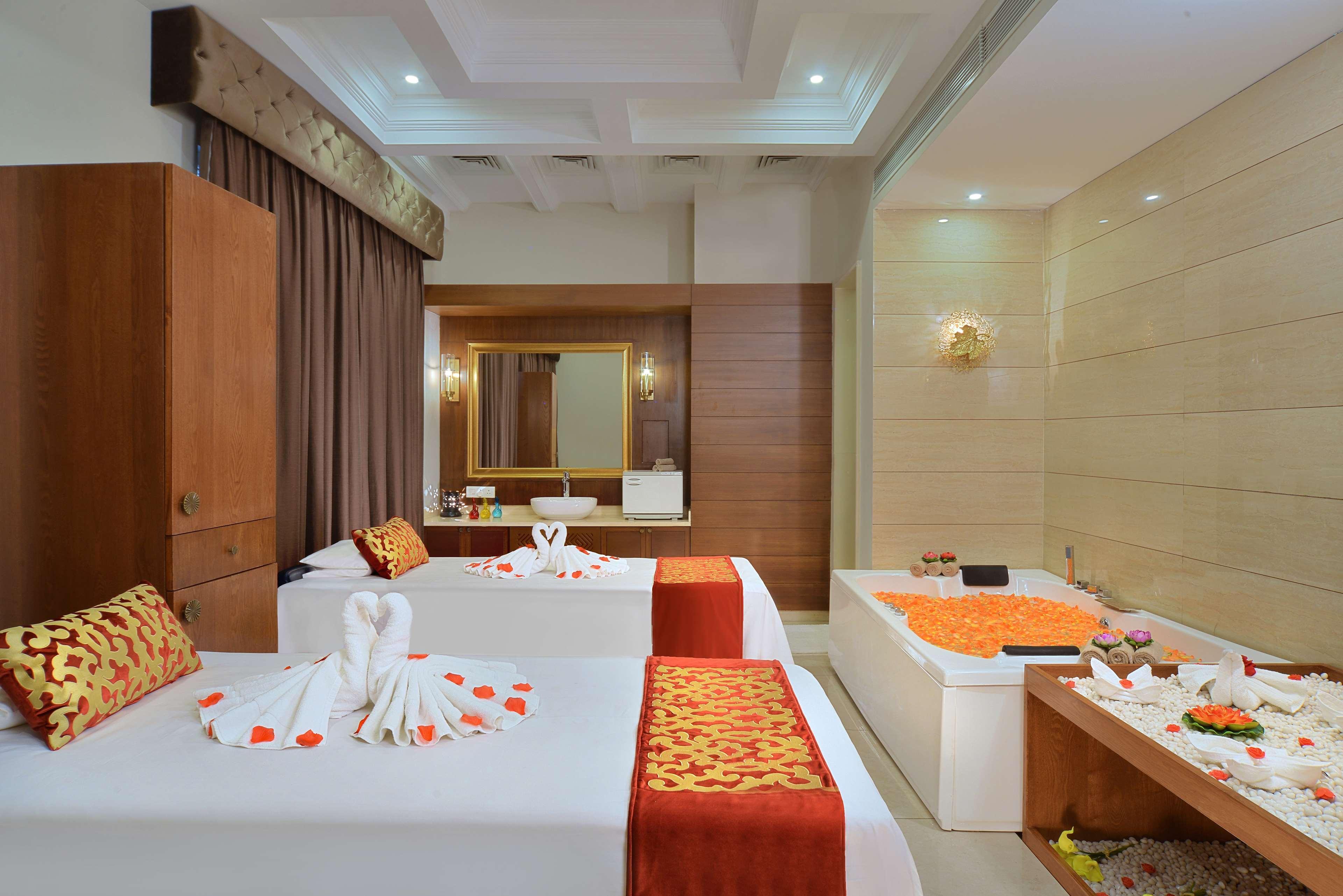 Radisson Chandigarh Zirakpur Esterno foto Spa at the Taj Bengal