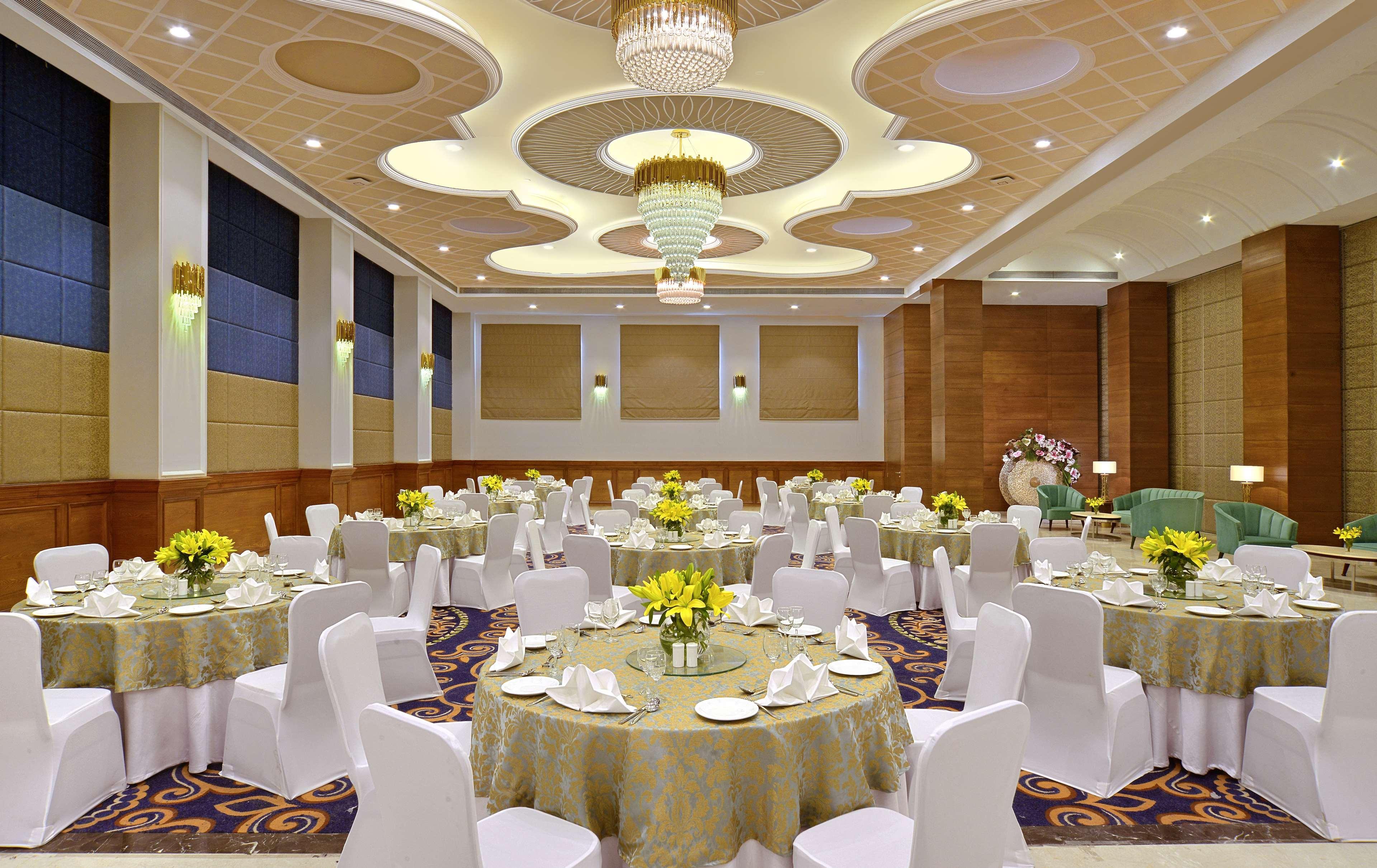 Radisson Chandigarh Zirakpur Esterno foto The Grand Ballroom