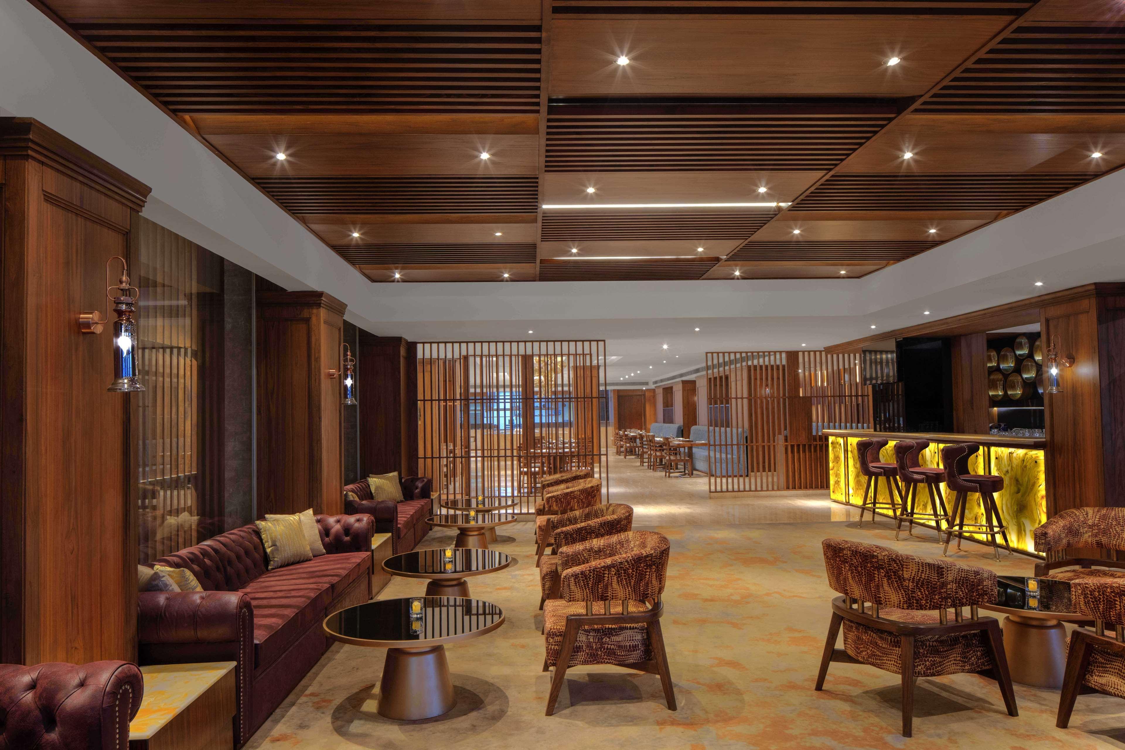 Radisson Chandigarh Zirakpur Esterno foto The lounge at the airport