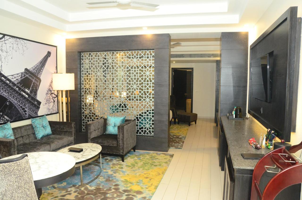 Radisson Chandigarh Zirakpur Esterno foto A suite at the Taj Mahal Palace, Mumbai